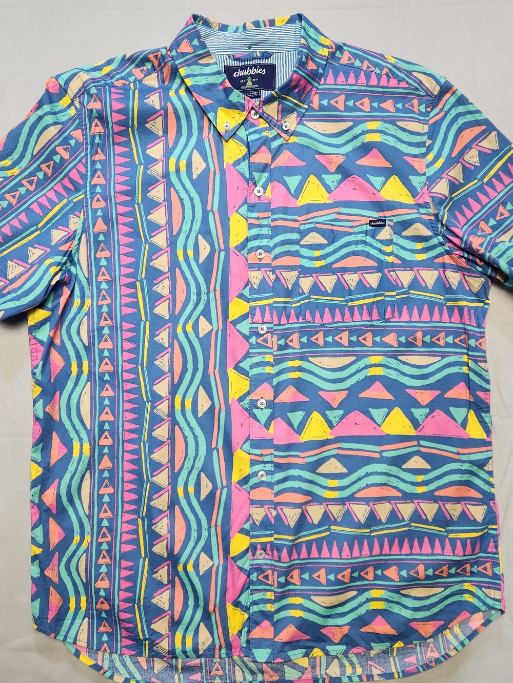 chubbies Men’s Vibrant Geometric Button-Down Shirt in Navy, Pink, Yellow & Teal - Picture 2 of 7